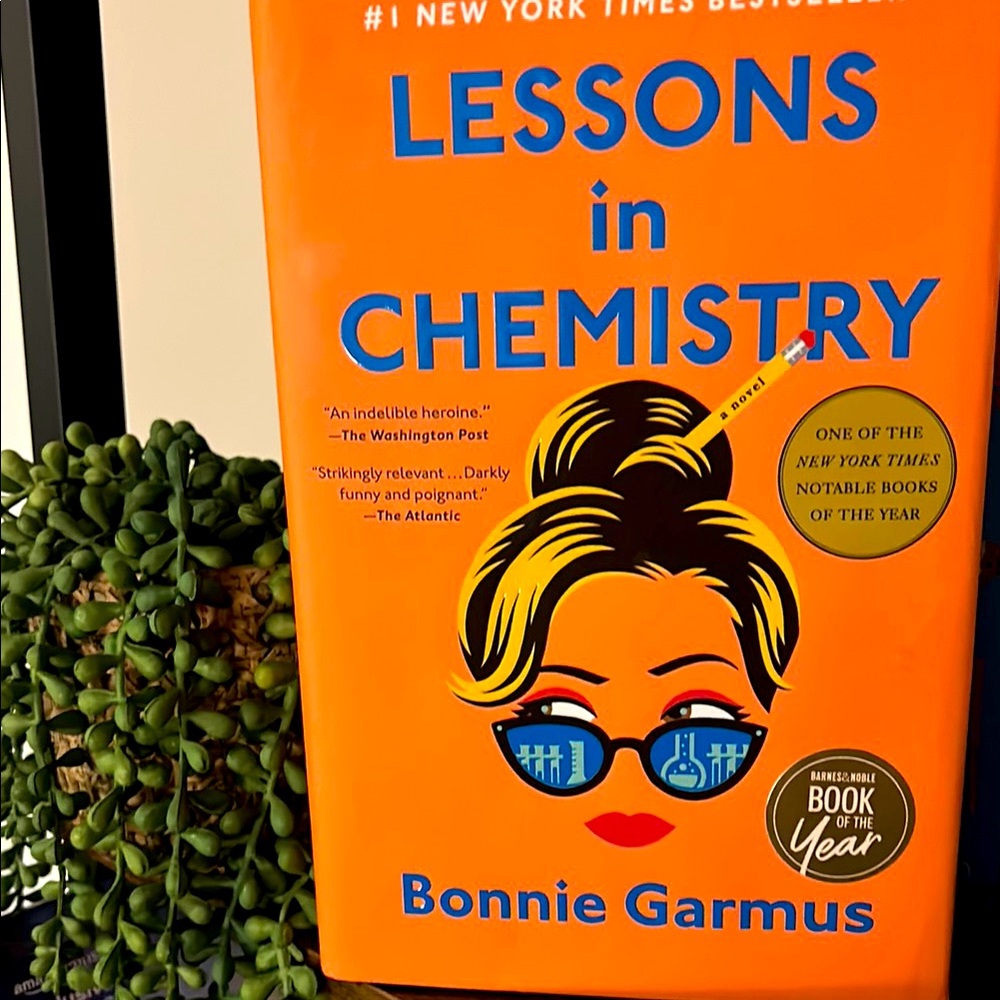 Lessons in Chemistry hardback Book